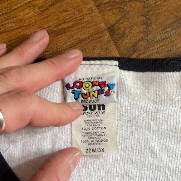 Vintage 1997 Tweety Bird shirt - Picture 11 of 11